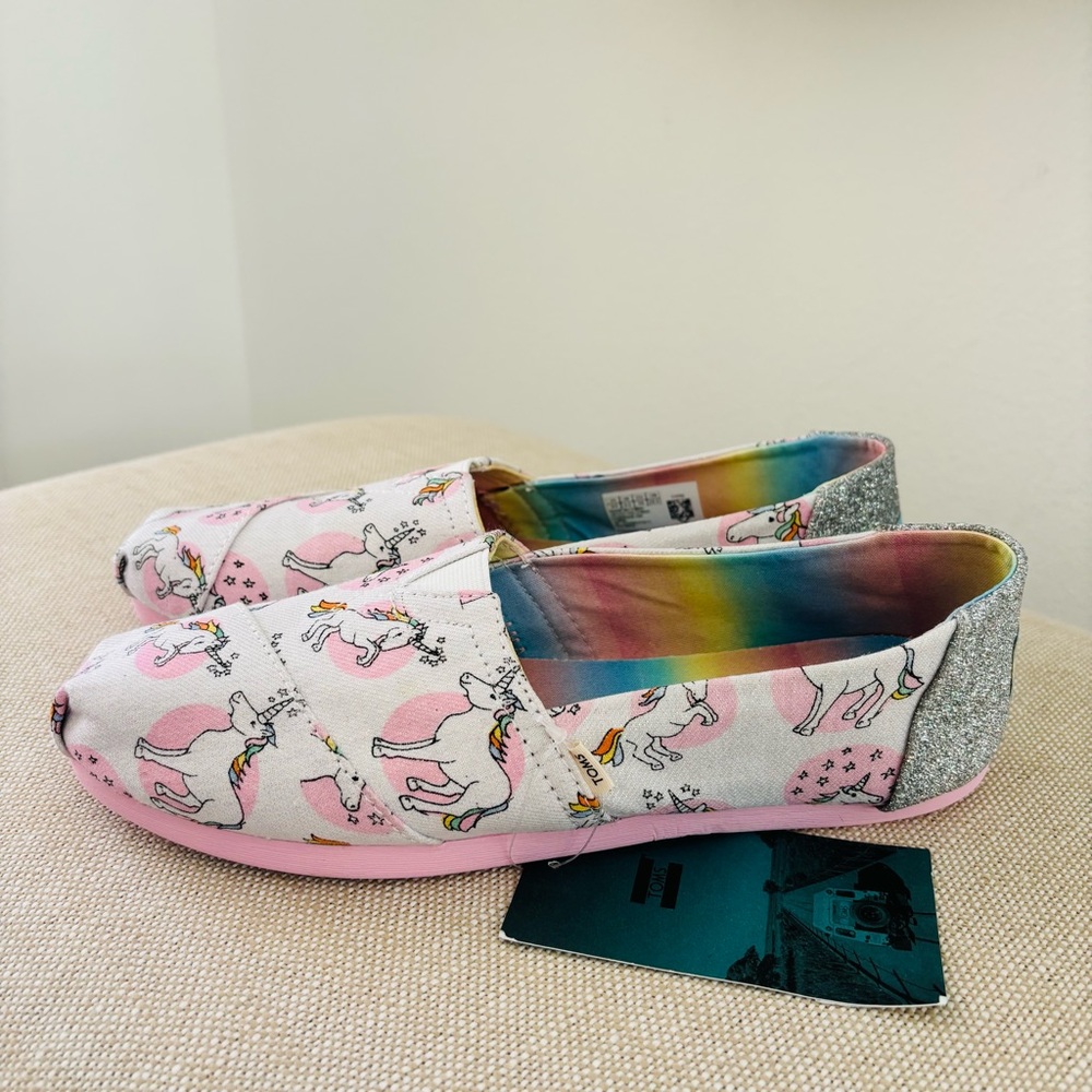 TOMS Classic Unicorns Flats NWT Pastel Shimmer Print Rainbow Insoles 8.5 - Picture 3 of 8